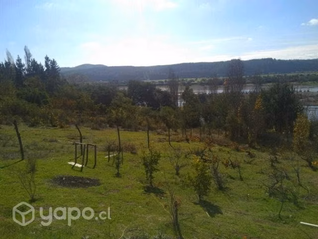 Sitio con casa y orilla de río Itata