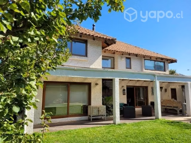 Casa Amplia, Buena Iluminación Y Conectividad.