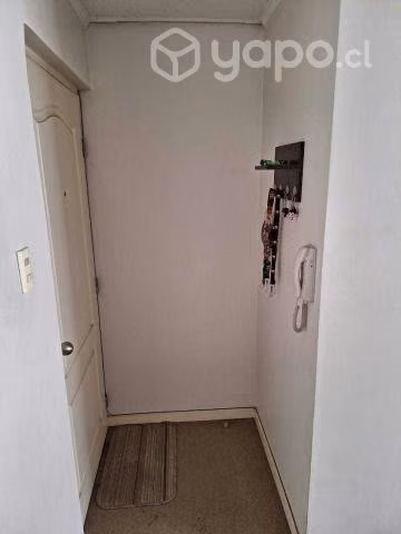 Arriendo departamento amoblado con estacionamiento