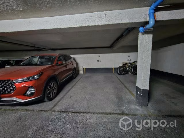 Estacionamiento, El Golf. Augusto Leguía Sur 98