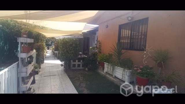 Casa Con Amplio Galpón, A Pasos De Metro El Bosque