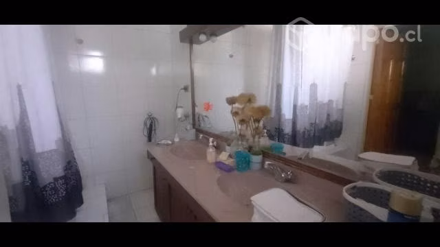 Casa Con Amplio Galpón, A Pasos De Metro El Bosque
