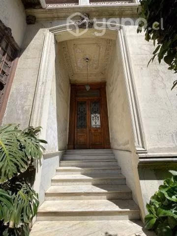 Se vende amplia casona para remodelación