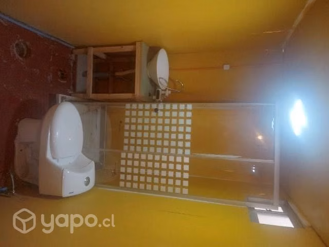 Pieza con baño arriendo