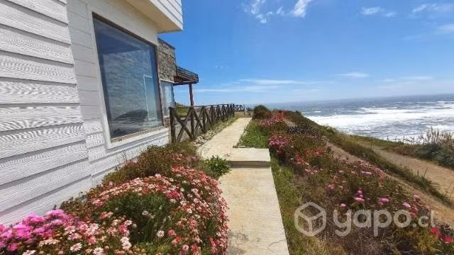 Casa única en cumbre frente al mar
