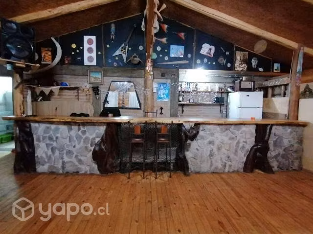 Terreno con casa, cabañas y piscinas