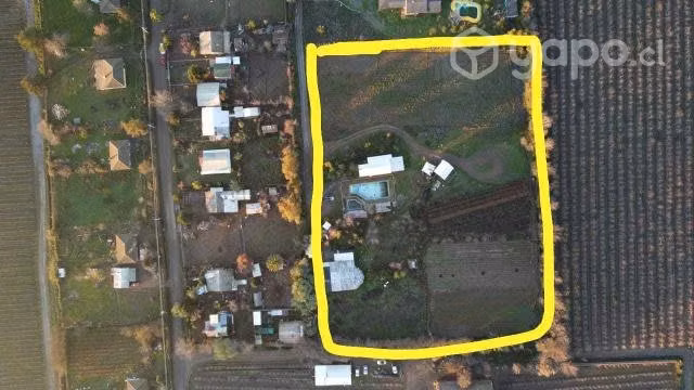Terreno con casa, cabañas y piscinas