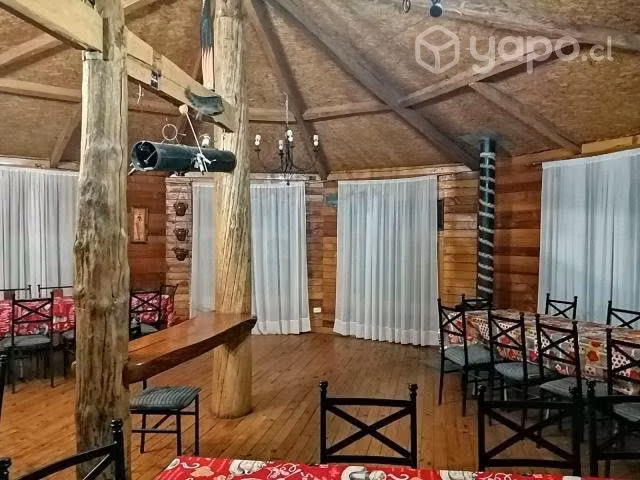 Terreno con casa, cabañas y piscinas