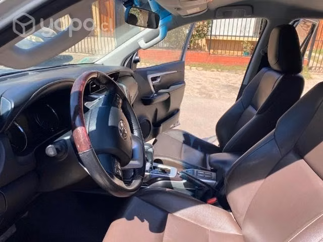 Toyota Fortuner 4x4 diésel automática full equipo
