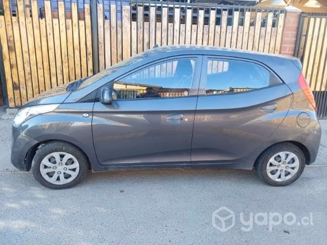 Automovil hyundai 2016
