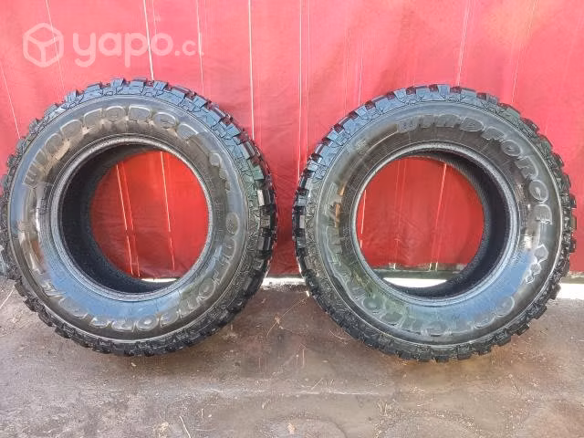2 neumáticos Toyota Hilux