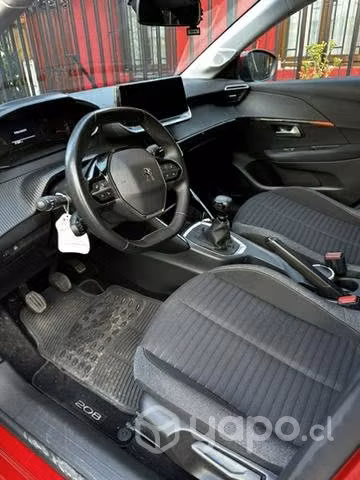 Peugeot new 208, con permiso hasta agosto 2024
