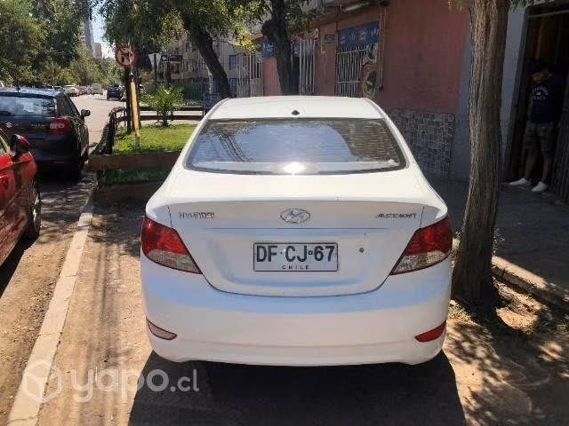 Hyundai accent 2011
