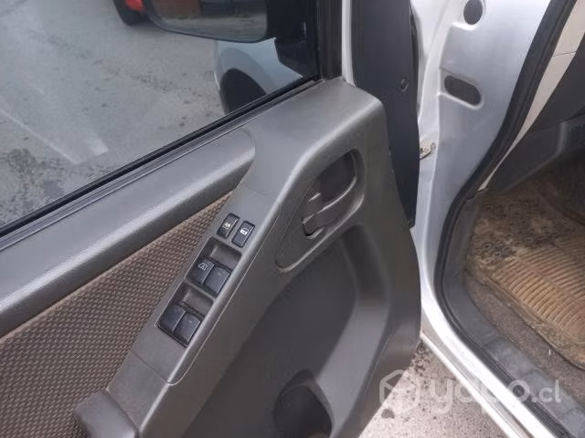 NISSAN NAVARA 2013 full 4x4 buen estado - Imagen 3