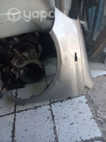 Tapabarro izquierdo Toyota yaris sport 2005
