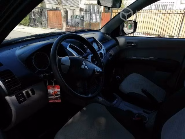 Mitsubishi l200 2013