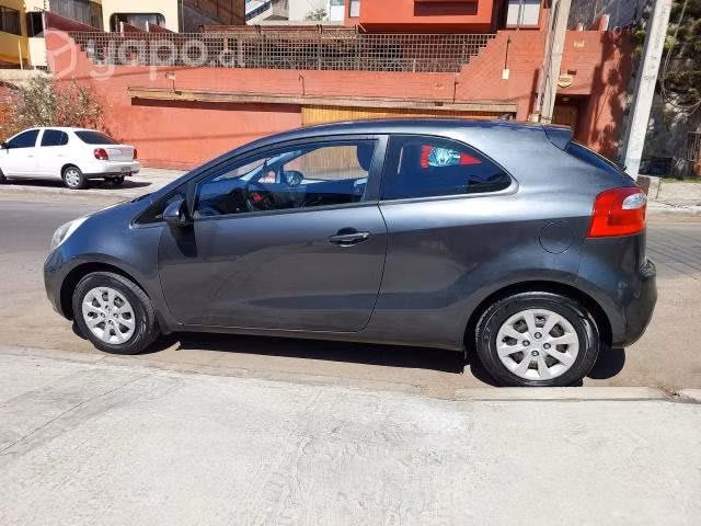 Se vende Kia Rio 3 2015