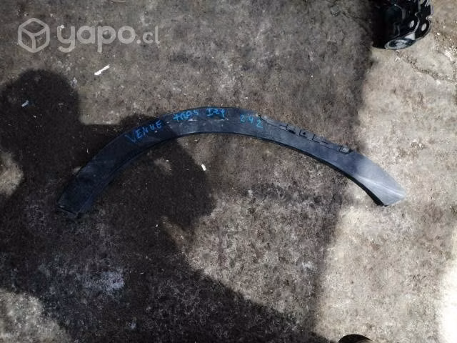 Moldura trasera izquierda hyundai venue original