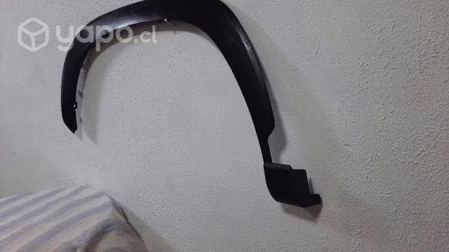 Moldura Tapabarro Delantero LH Corolla Cross