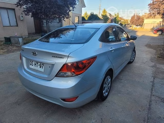 Hyundai accent 2012