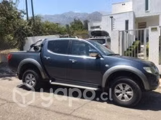 Mitsubishi l200 dakar 2010