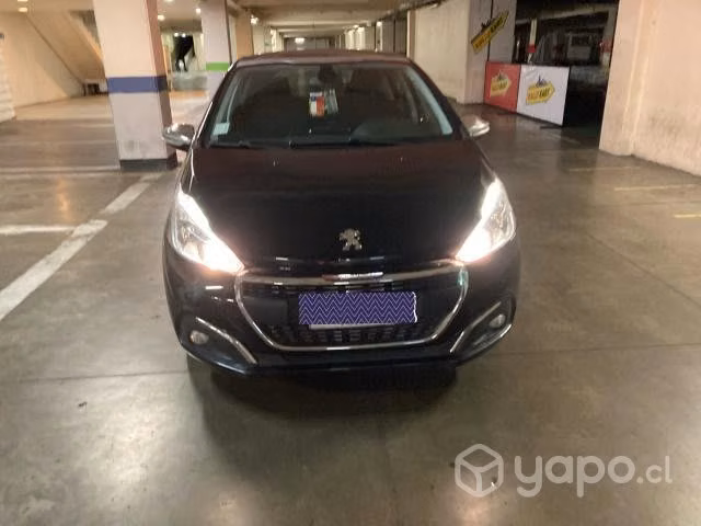Se Vende Peugeot diesel 208 Signature 2019