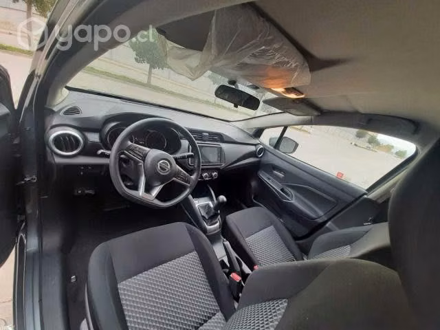 Nissan versa 2022