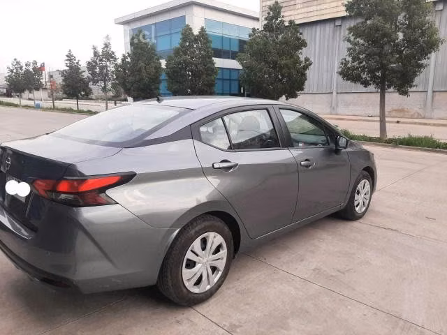 Nissan versa 2022