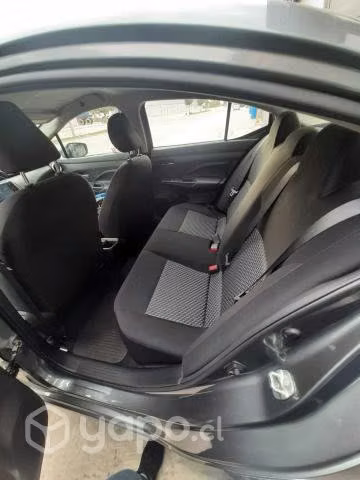 Nissan versa 2022