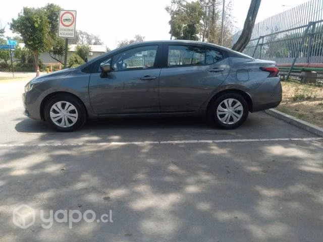 Nissan versa 2022