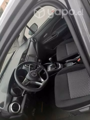 Nissan versa 2022