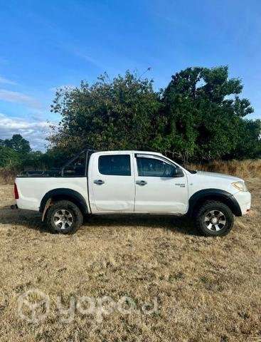 Toyota Hilux 4x4 - Imagen 4