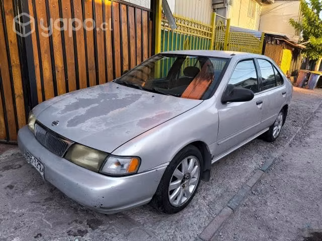 Nissan Sentra 2 automático con detalle