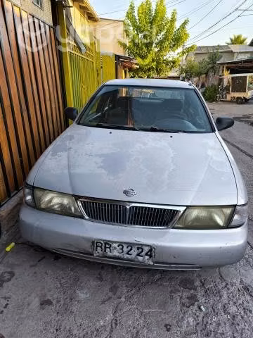 Nissan Sentra 2 automático con detalle