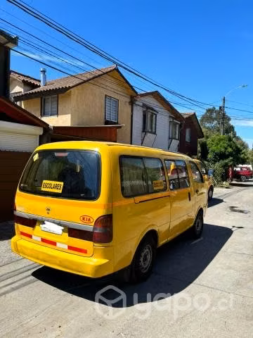 Kia Besta 2.7