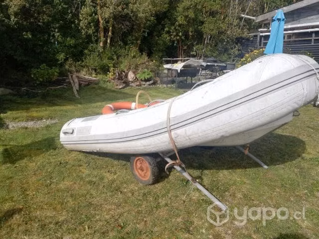 Bote semi rigido