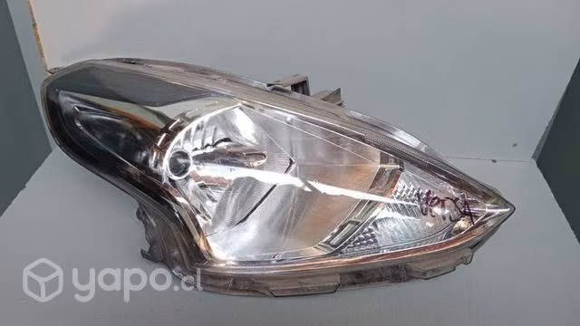 Optico nissan versa dmg repuestos derecho