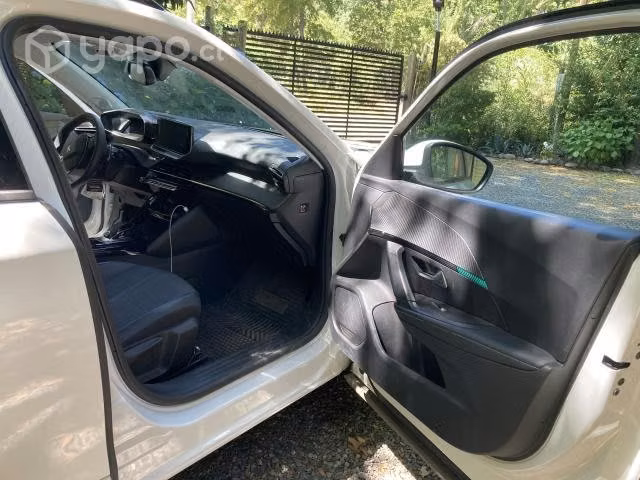 Peugeot 2008 allure pack blue hdi 1.5 aut, año 202