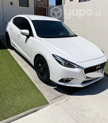 Se vende Mazda 3 sedan 2019