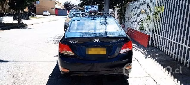Colectivo con patente trabajando