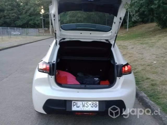 Vendo impecable Peugeot 208 - Imagen 3