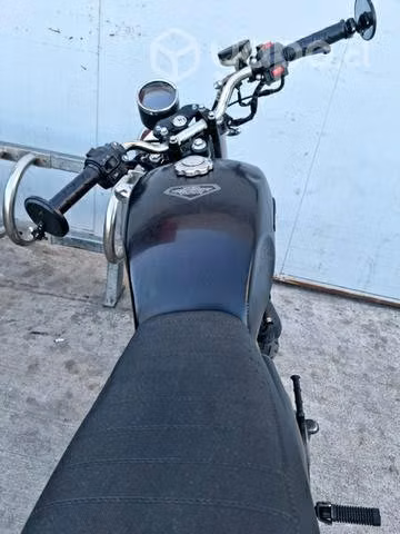 Moto um cafe racer