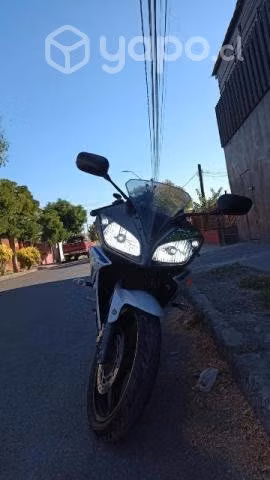 Yamaha r15V2