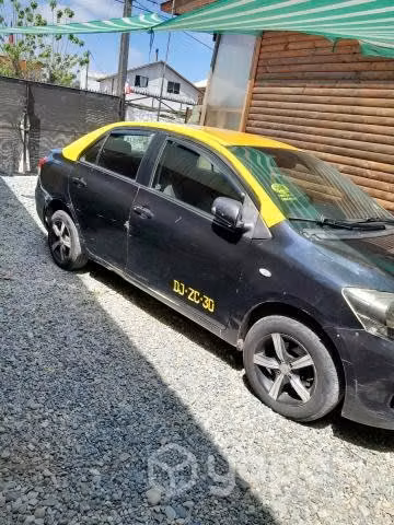 Vendo taxi básico TOYOTA YARIS 2012