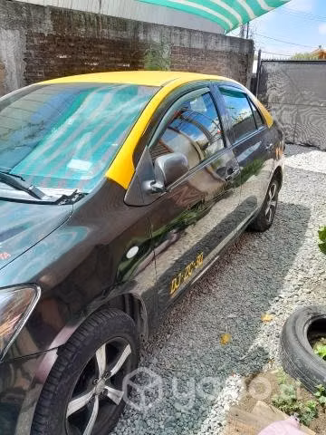 Vendo taxi básico TOYOTA YARIS 2012