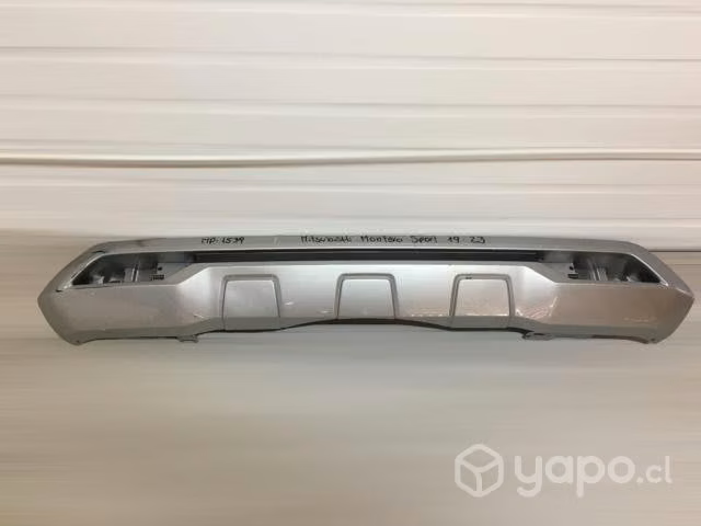 Moldura parachoque tras mitsubishi montero sport
