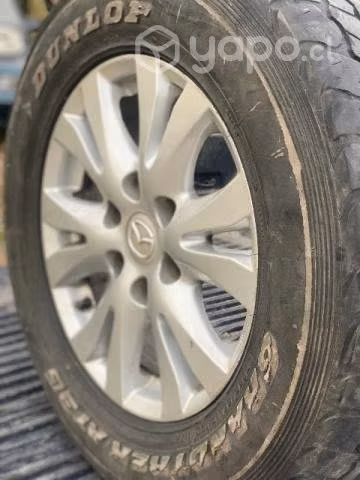 Disponible 3 llantas con neumático Mazda bt-50