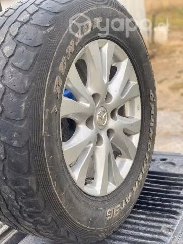 Disponible 3 llantas con neumático Mazda bt-50