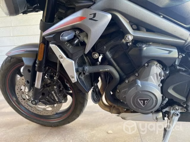 Vendo moto Triumph street triple R 2020