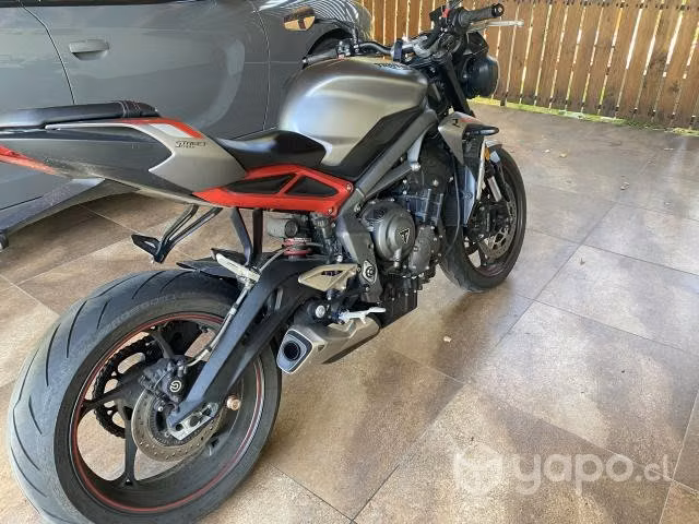 Vendo moto Triumph street triple R 2020